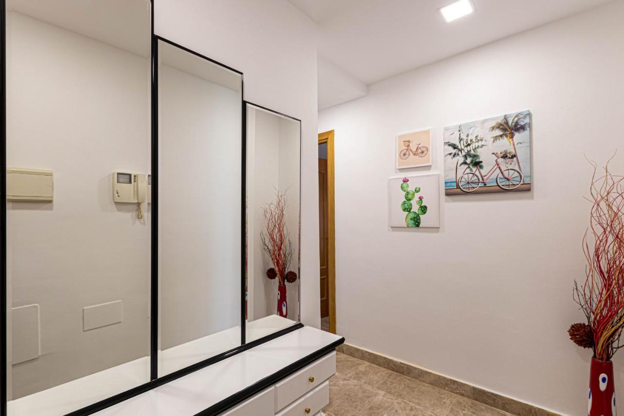 797 Holiday Rentals- Duplex Para 7 En La Carihuela A 1 Min De La Playa Torremolinos Eksteriør bilde